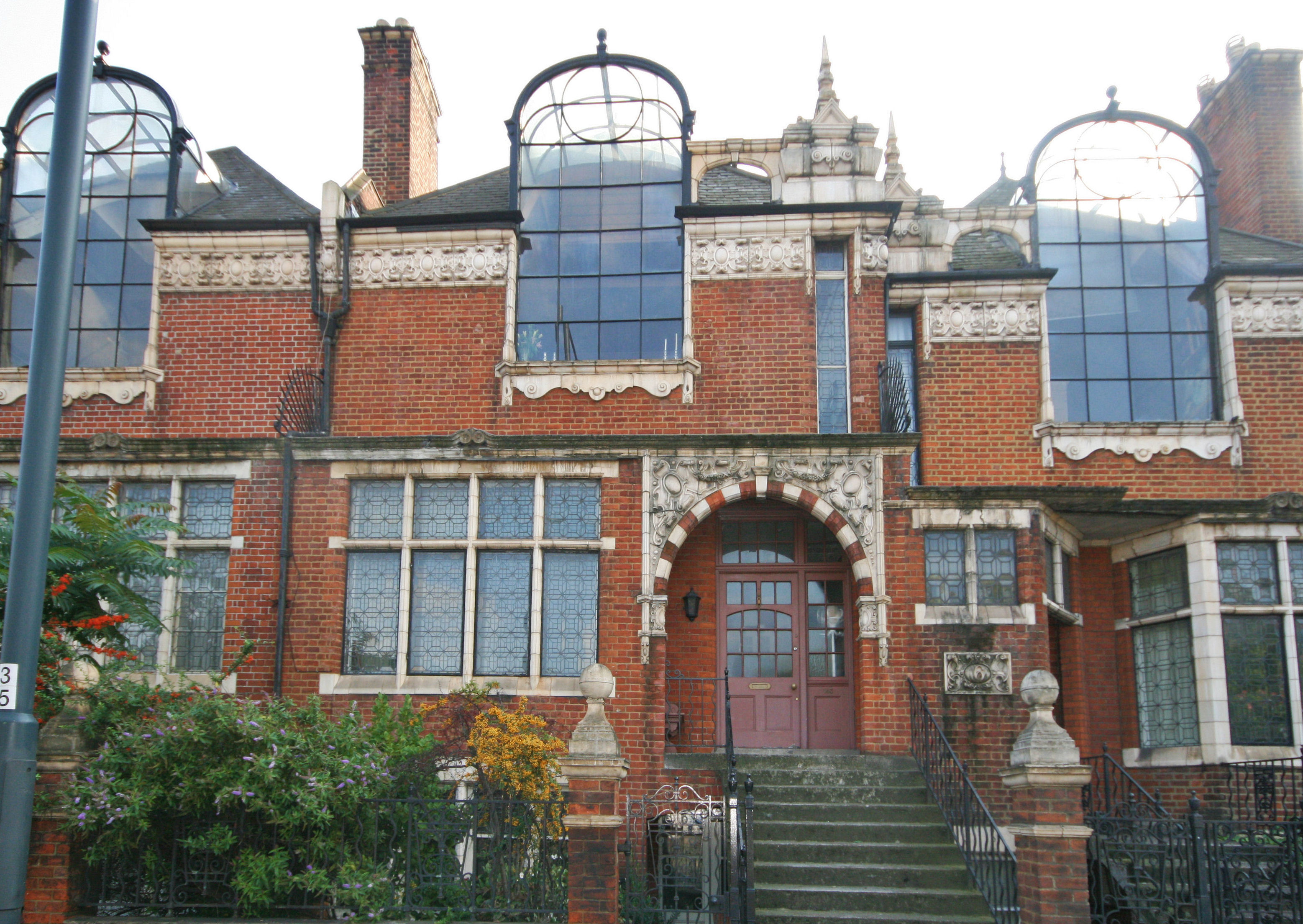 Former No.5 St Paul's Studio - image courtesy of Chestertons