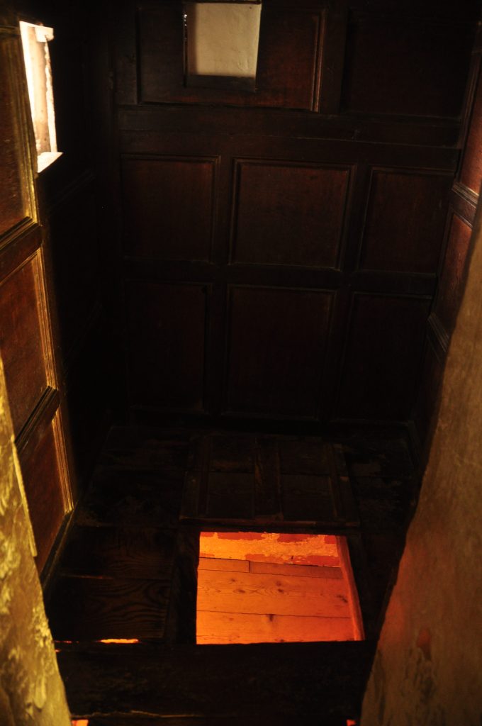 Priest hole in Boscobel House, Shropshire (Wikimedia/Nilfanion)